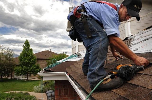 What to Look Out For When Hiring Roofer