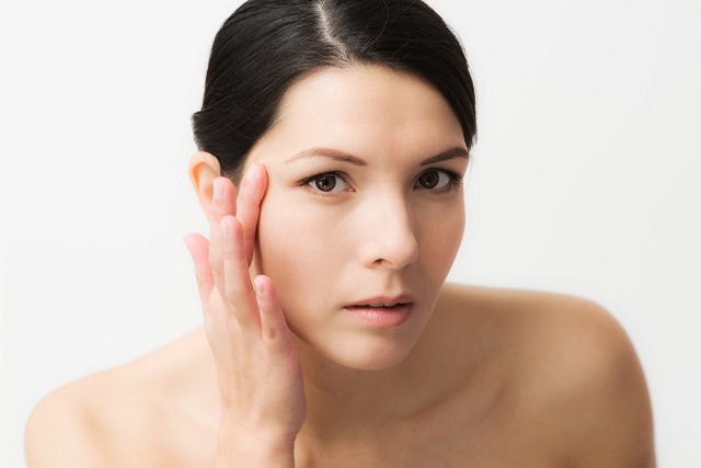 Safe Remedies to Get Rid of Under Eye Wrinkles