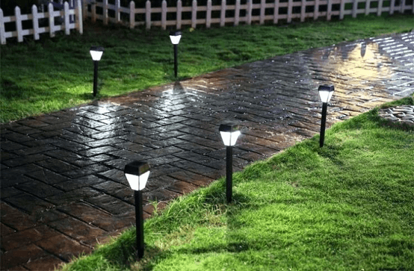 Use Outdoor Solar Lights To Save Energy