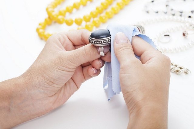 Quick Tips in Cleaning And Caring For Your Jewelry jewelry Cleaning