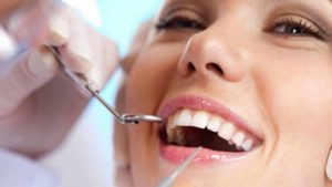 Cosmetic dentist