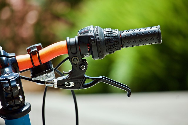 how to tighten brakes on road bike