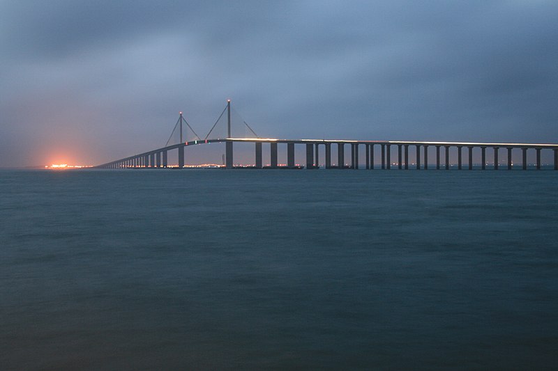 Sunshine_Skyway_Bridge_from_the_Pier