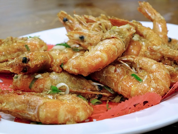 Pan-fried shrimp with garlic