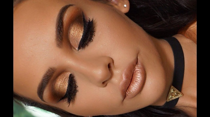 The hint of gold in your makeup would prove to be great
