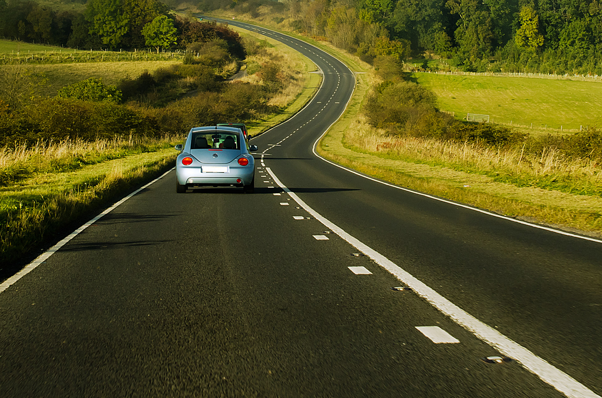 How to Watch Out for Commercial Trucks While Traveling by Car