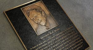 How Memorial Plaques Can Help You Commemorate Your Loved One