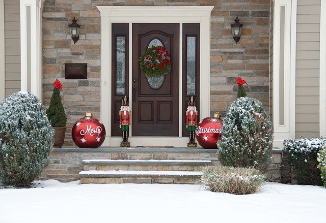 Top Decorative Ideas for your House and Backyard this Christmas