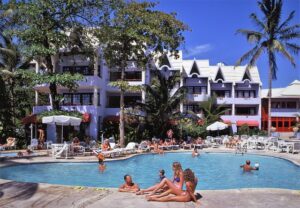 Organizing a Poolside Family get-together