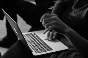 Tapping Into Niche Online Communities for Targeted Marketing