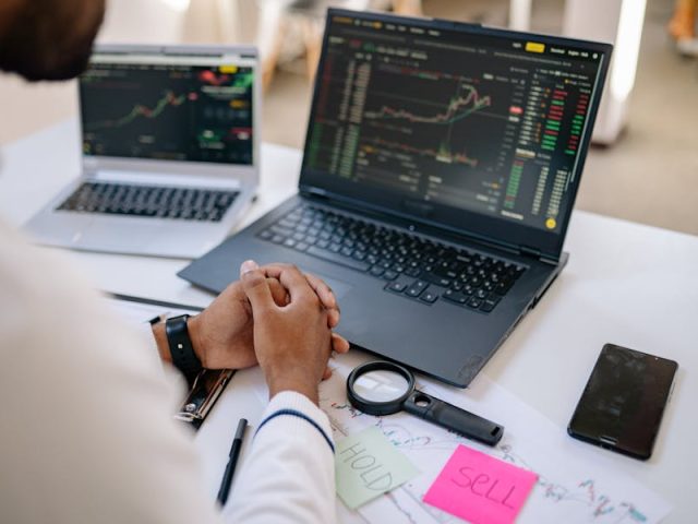 How Trading Apps Help Investors Track Gift Nifty and Market Trends? How Trading Apps Help Investors Track Gift Nifty and Market Trends