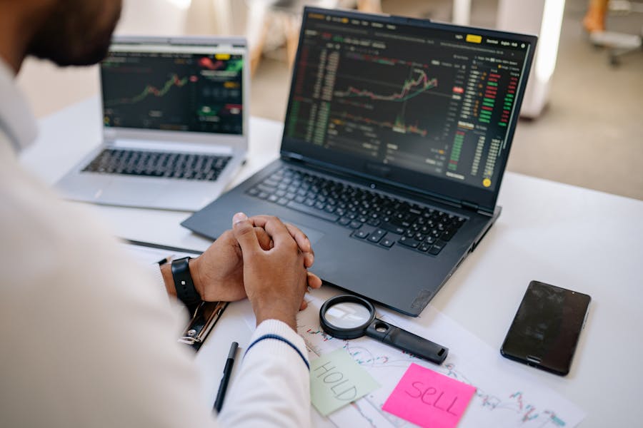 How Trading Apps Help Investors Track Gift Nifty and Market Trends? Application
